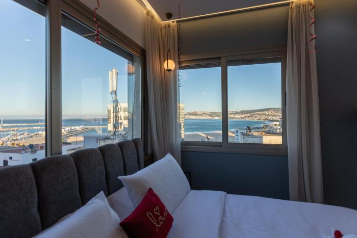 Marina View Residence, Luxury Studio, Ocean View, Enjoy Starlink High Speed WiFi, IPTV, PlayStation PS4 Plus, Near TGV, Airport Bus, Taxi, Indrive, and so on