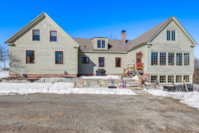 Charming Lovell Farmhouse - 17 Acres with Mtn Views!