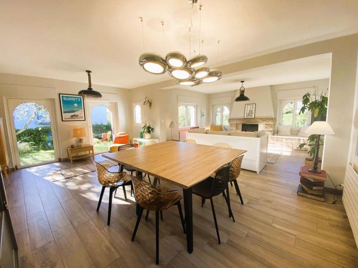 Maison 5 chambres à 150 m de la plage, rénovée, jardin, proche restaurants et commerces - FR-1-481-161