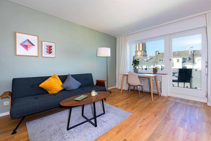 City Apartment mit Sonnenbalkon, 10 Minuten zum Bahnhof, 5 Minuten zum Luisenviertel