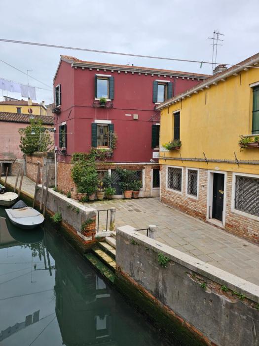 Casa Rossa vista canale