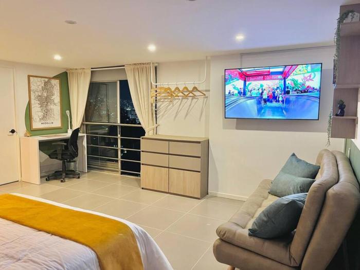 Luxury El Poblado Loft, relax in Medellins heart!