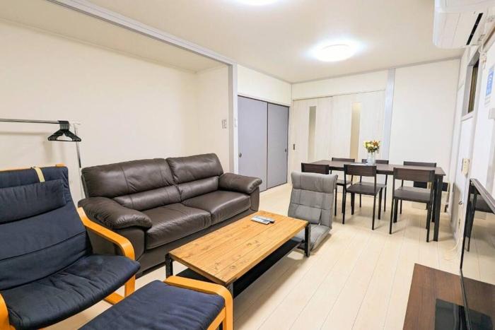 JR西九条徒歩4分！最大12名宿泊可能！貸切一軒家！USJ、梅田アクセス良好！１F広々リビングあり！