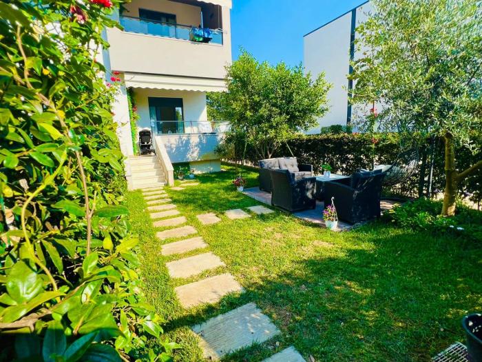 Gjiri i Lalezit Vala Mar Apartment with garden