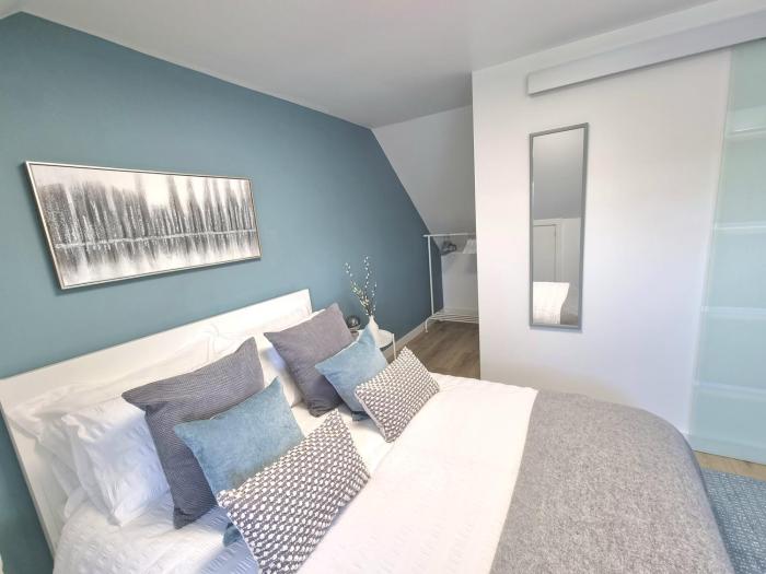 Spacious Town House - Coventry City Centre, Free Parking, Sleeps 6, High-Speed WiFi, En-suite, Great Location, A45, A46, JLR, NEC, Airport, Warwick & Stratford Upon Avon - Fernwood Stays - Your home away from home!