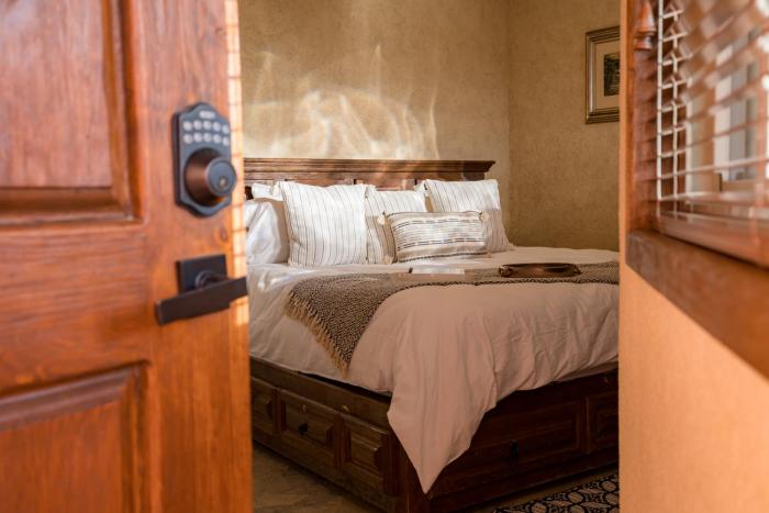 Beachside Bliss Studio, Walk to the Marina and Beach