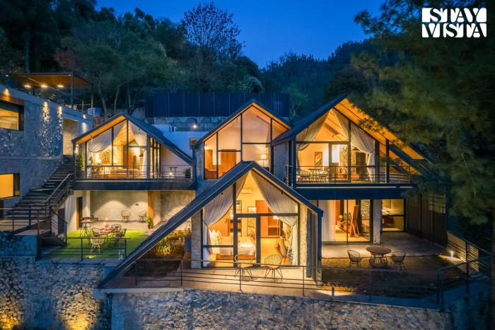 StayVista at Shai Sher Estate with Bonfire, BBQ and Lawn