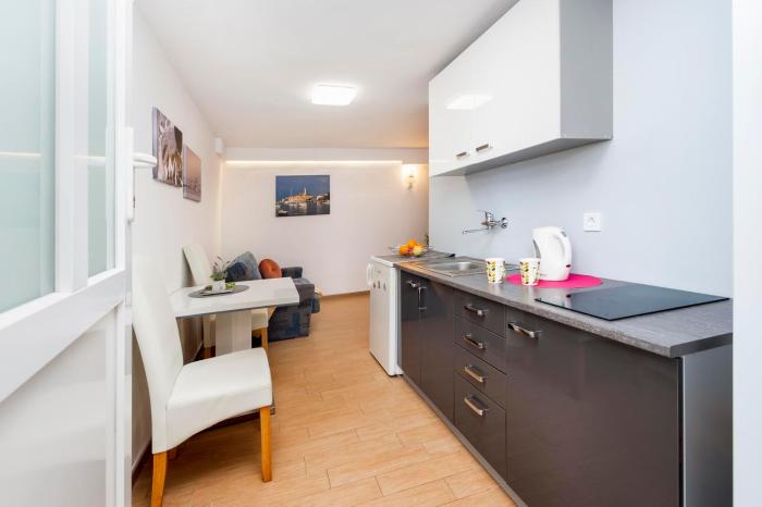 Apartments and Room Silvana