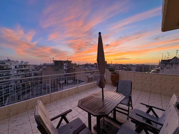 Horizon Downtown Penthouse w massive terrace