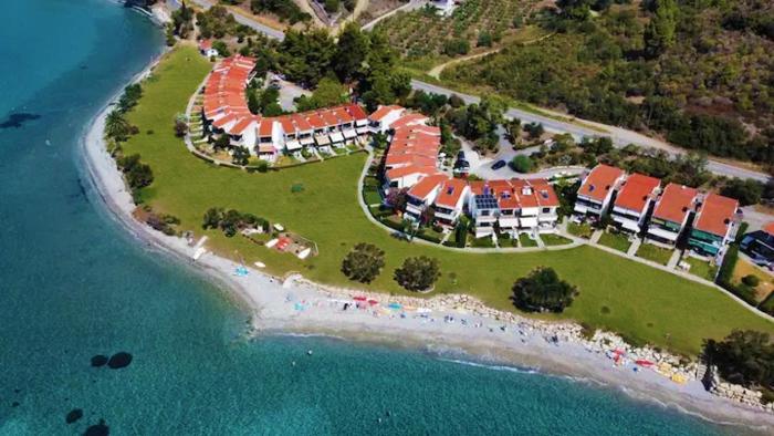 Beachfront Charming Maisonette