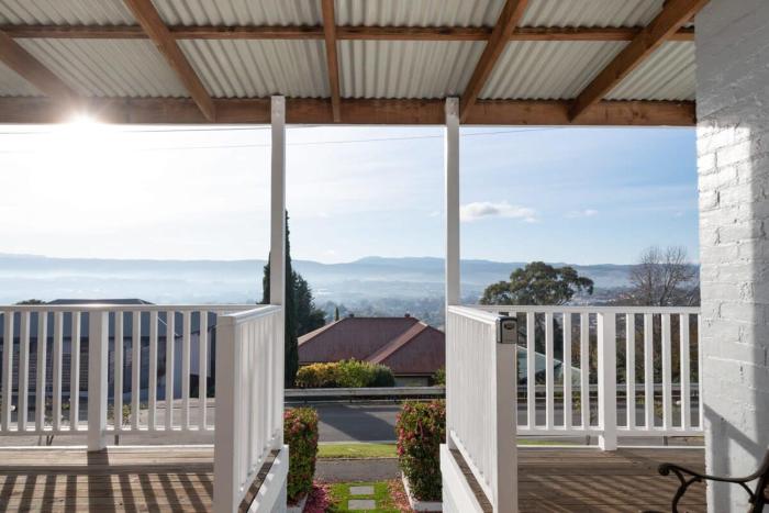 Monte-Vista: Minutes to the City Views & Parking