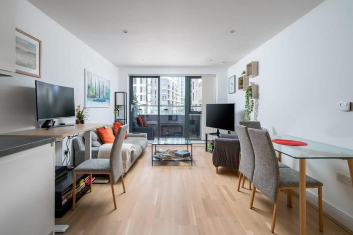 Wandsworth Deluxe Two-Bedroom Apartment