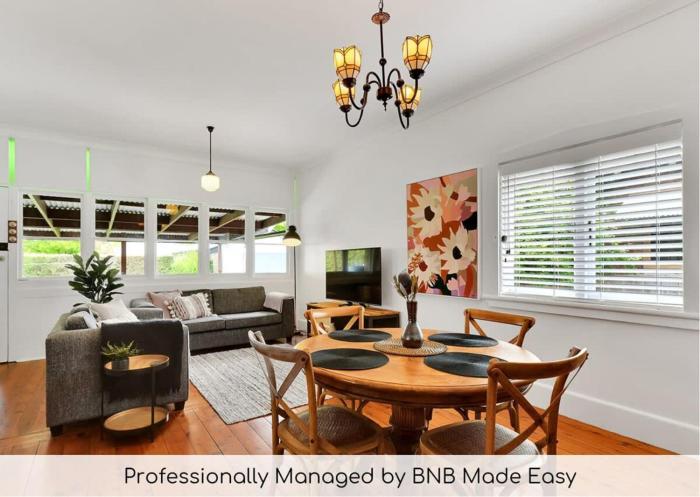 Oasis on Warrendine, Sleek & Stylish, Free Wi-Fi