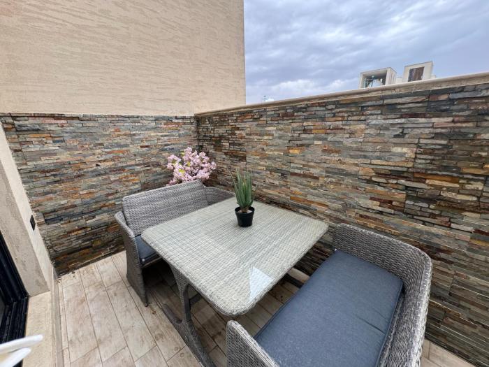 شقة فاخرة غرفتين وصالة النرجس 21