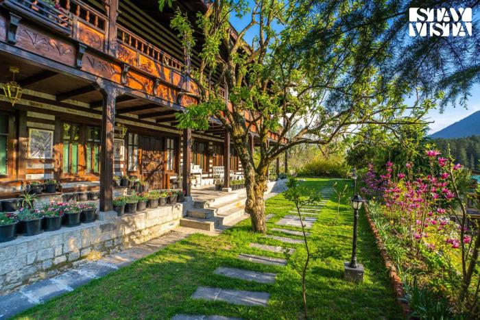 StayVista at SnowHouse - 5BR, 4BR, 3BR, 2BR with Snowcapped Mountain View on Main Highway Manali