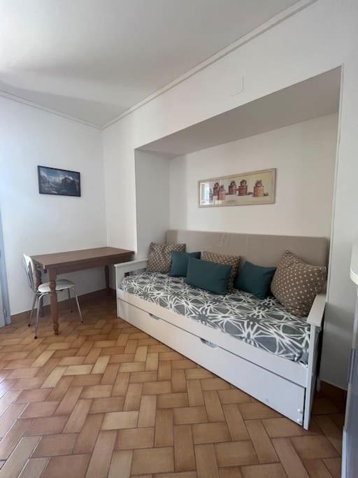 Appartement les Mésanges en rez de jardin -terrasse-2 chambres-parking