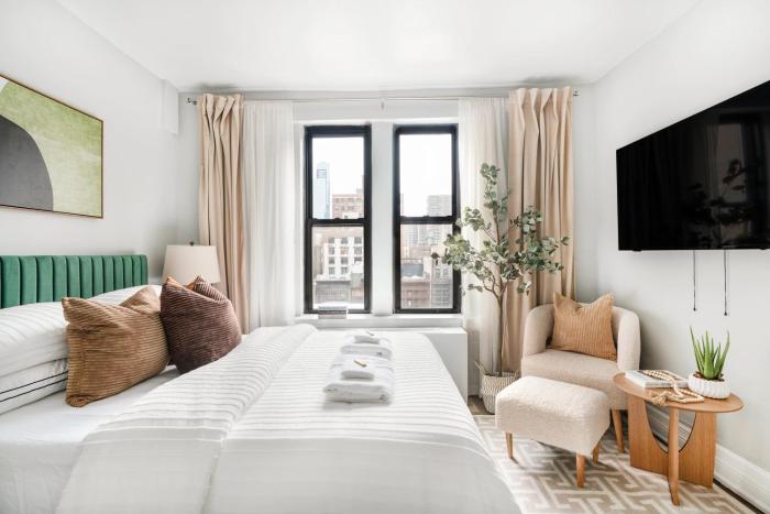 73-919 New Studio UWS Doorman Gym