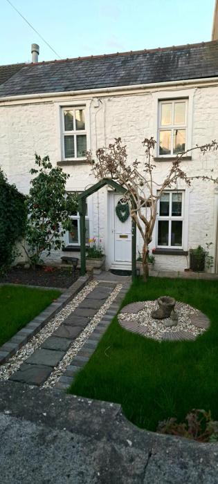 Wisteria Cottage an authentic and enchanting 2 bedroom cottage experience close to Brecon Beacons