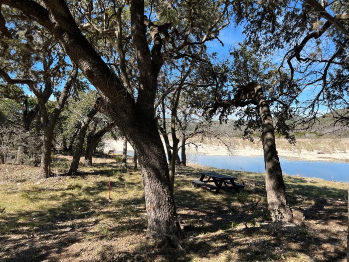Nueces River Cabins-Elm Cabin