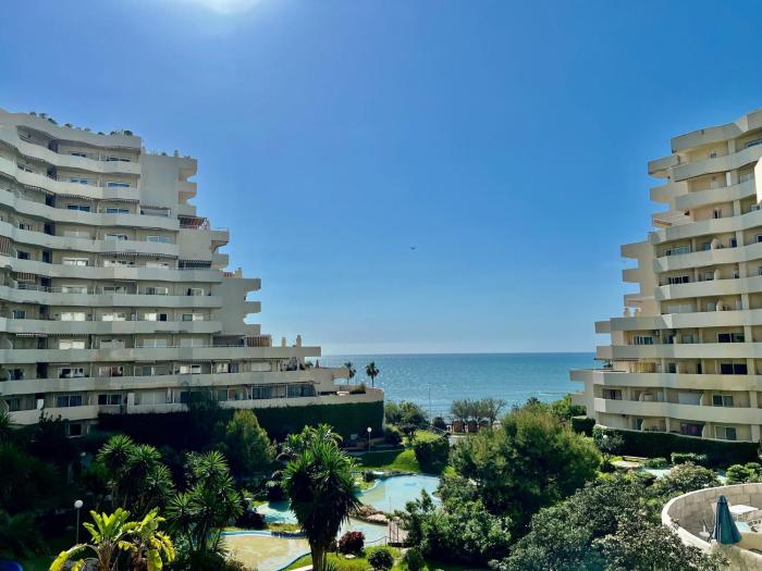 Benalbeach Apartment with Sea & Garden View