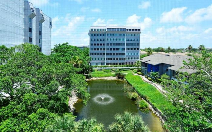 1055-405 Serene Condo with Pond View and Lanai