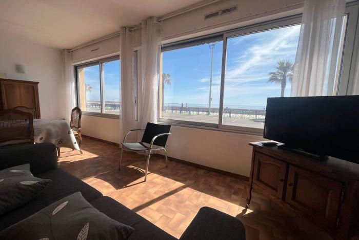 Cozy seaside apartment