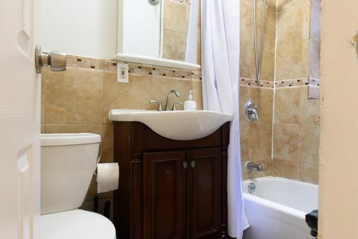 428-2E Newly furnished 2BR Prime Midtown sleeps 5