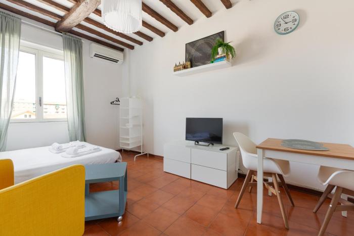 GuestHost - Savona District Comfy Studio