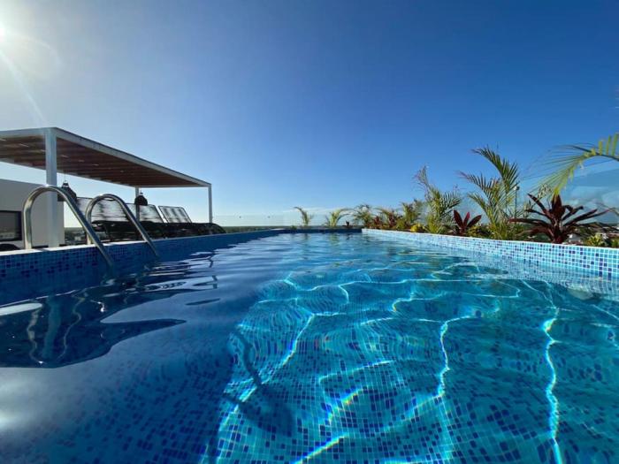 Fully equipped 1BD PH with Gym Rooftop Pool and BBQ