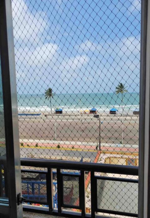 Apartamento pé na areia de frente para o mar