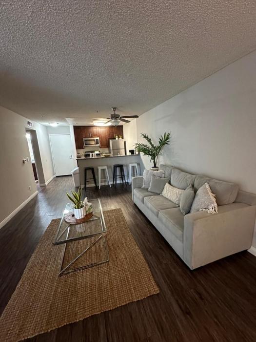 Incredible Two Bedroom Hollywood Apartments FREE Parking