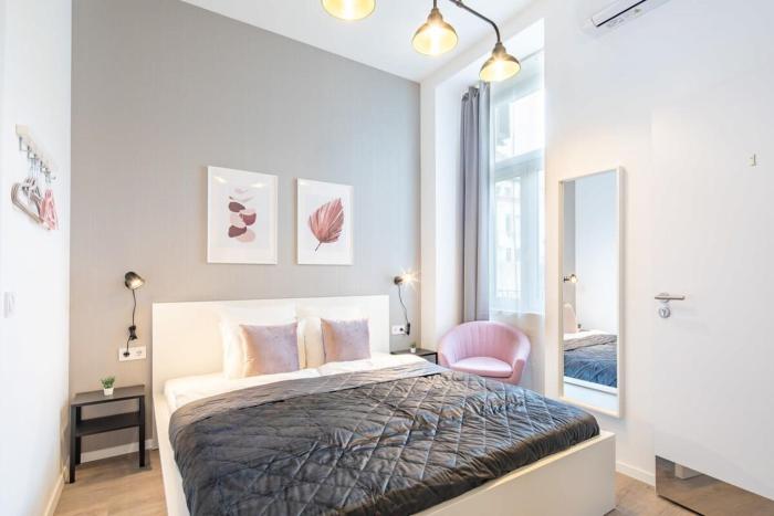 Extreme Central - Modern Mini Studio