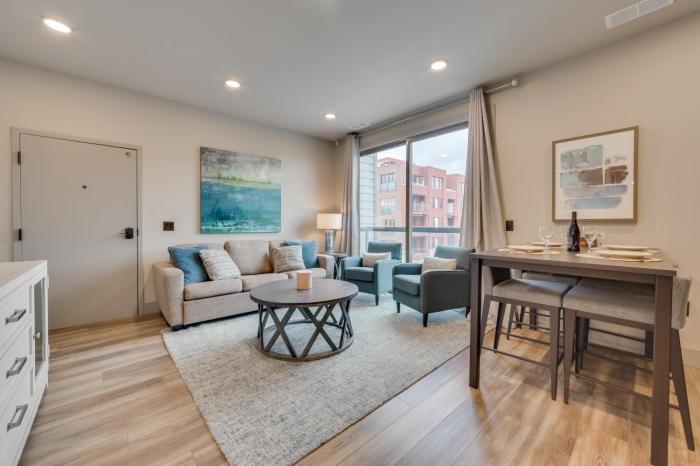 Walk Everywhere! Central Traverse City Condo