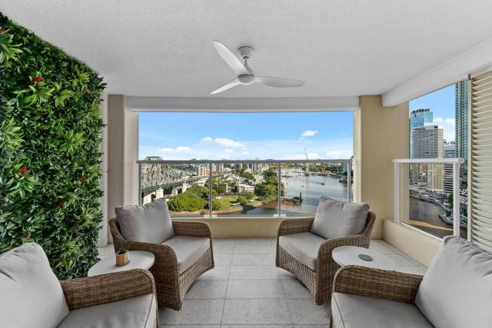 Stunning! 2Bed, 1Bath, 1Car, VIEWS - CBD