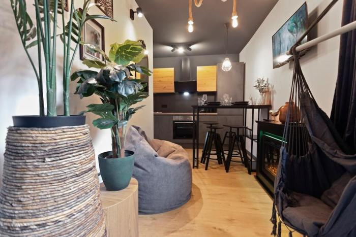 Flatista Homes - Jungle House