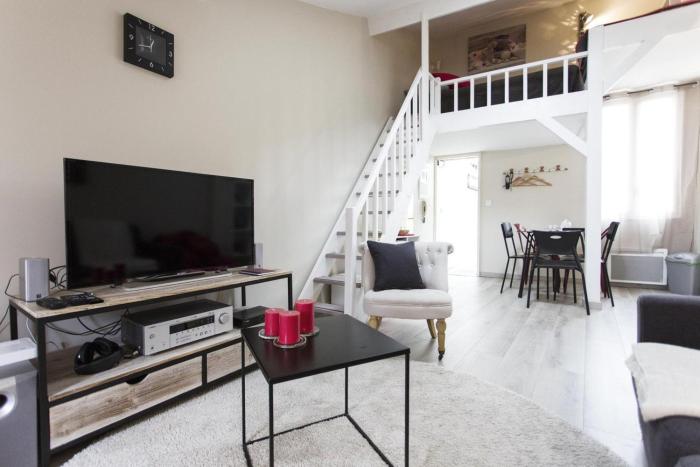 Spacious 2-Bedroom Family Duplex with Free Parking and Netflix