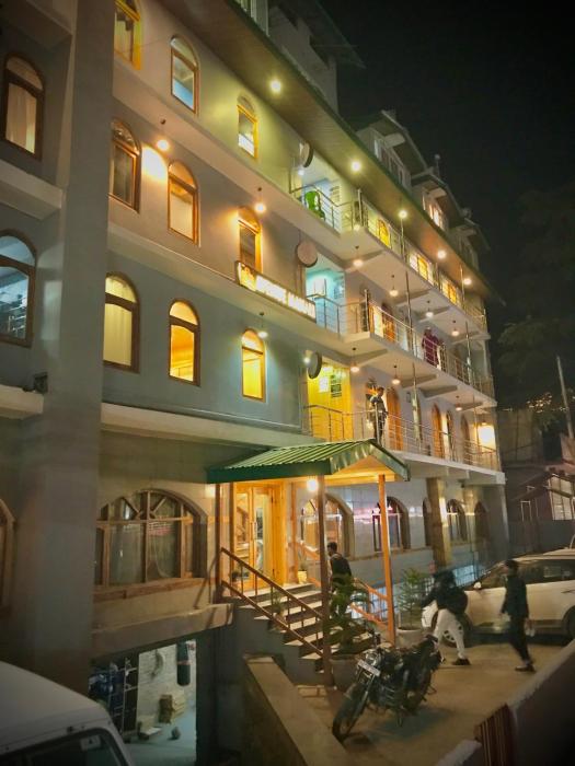 The Avenue River Side Hotel - Near Volvo Bus Stand Manali