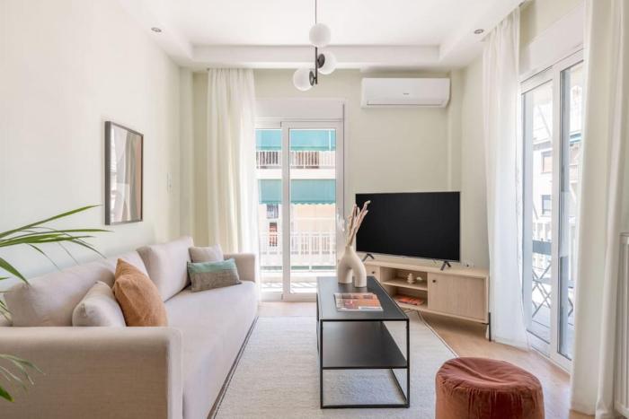 Koukaki 2BR Apartment by UPSTREET