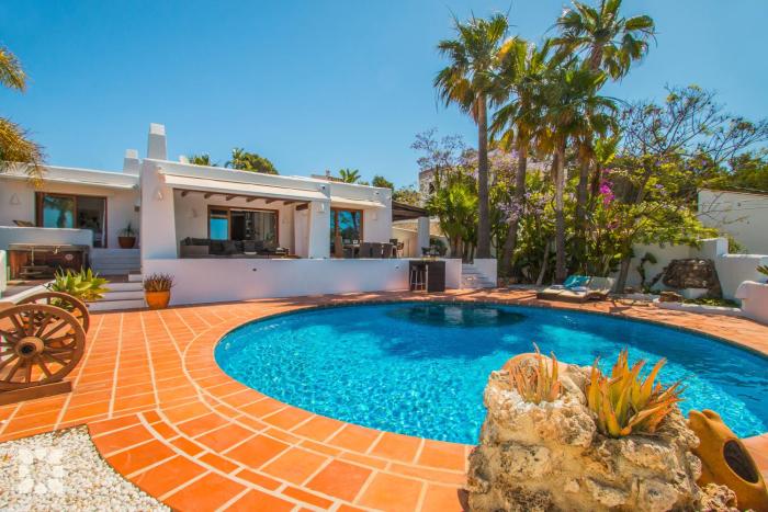 Villa Mistral by Abahana Villas