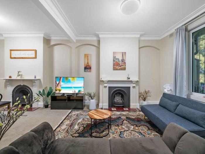 4BR House with Garage near ICC & Darling Harbour & CBD