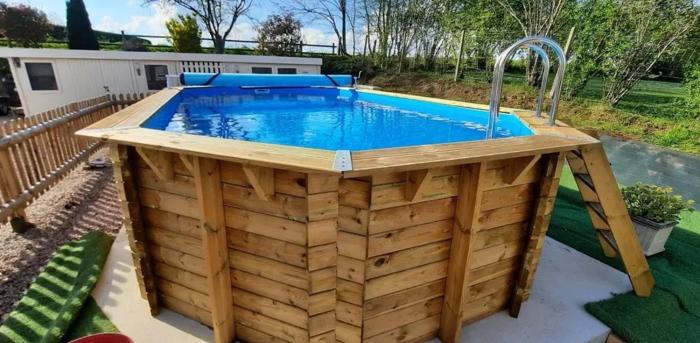 Maison spacieuse avec piscine et vue sur jardin à Fourches