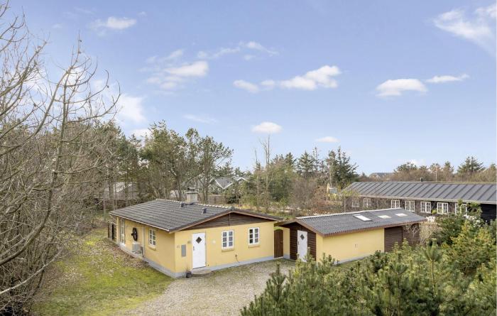 Beautiful Home In Blåvand With Wifi