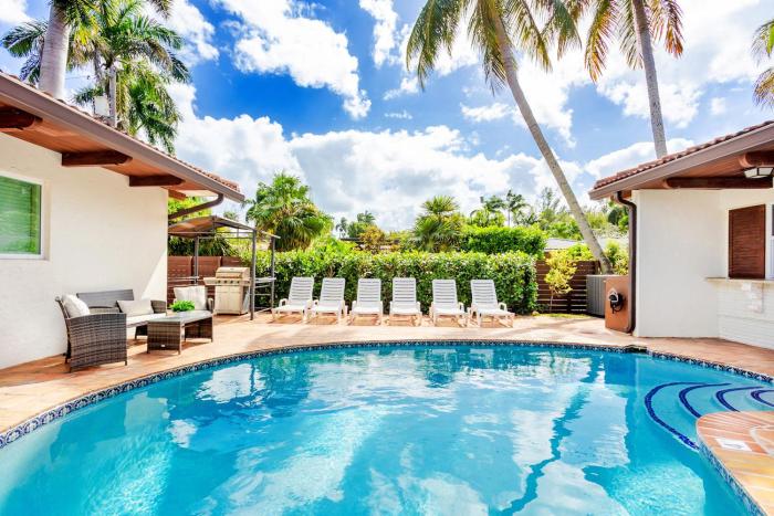 Breathtaking 5BR & 3BA Villa near Hollywood Beach