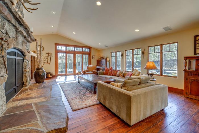 Private Patio and Gas Grill Stunning Truckee Home