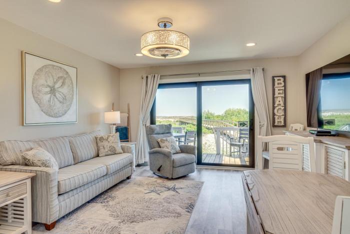 St Helena Island Condo with Beach Views and Porch!