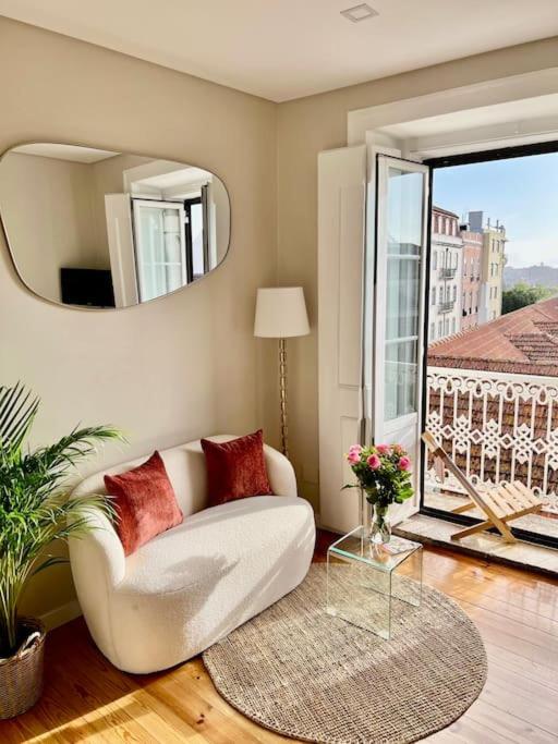 Stylish City Apartment & sunrise from your sofa - Top Stay!