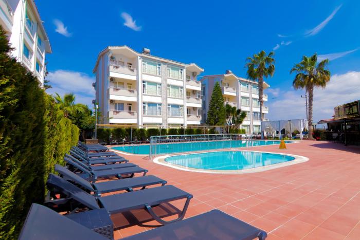 New Garden Luna Side Apart Hotel