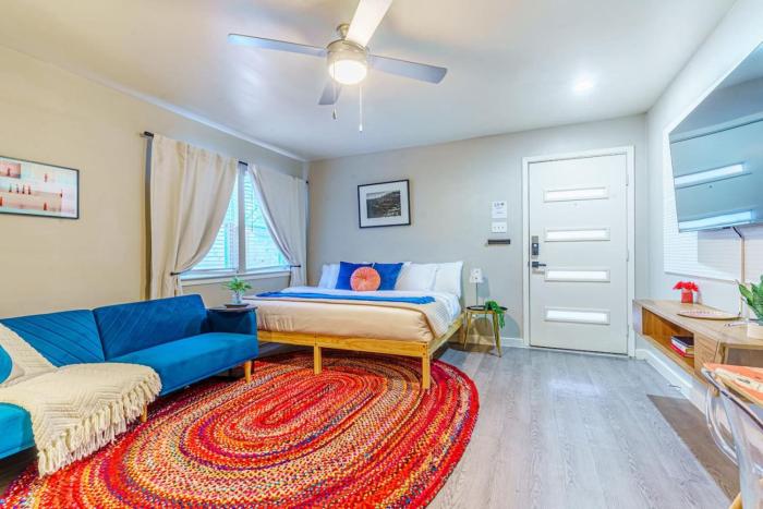 Chic Deluxe Studio-Pet Friendly-10 min to DT