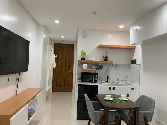 Givande Studio Unit at One PonteFino