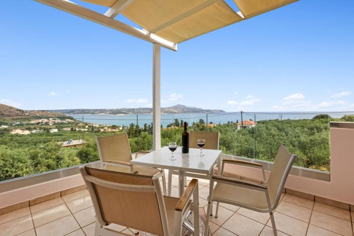 Sea view villa Manolis with private pool near the beach